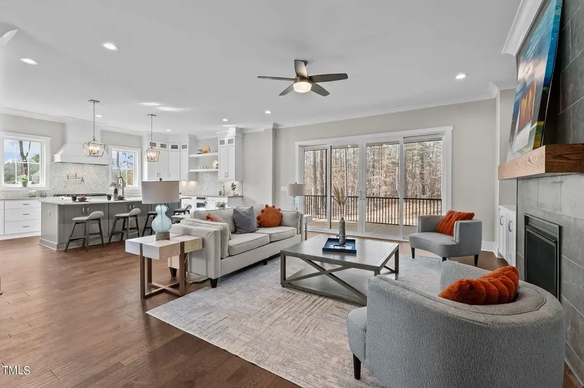 Interior 9 – Proiect de casa parter cu mansardă 425 m²: 4 Dormitoare, 4 Bai, Bucatarie deschisa, Garaj — 73643R