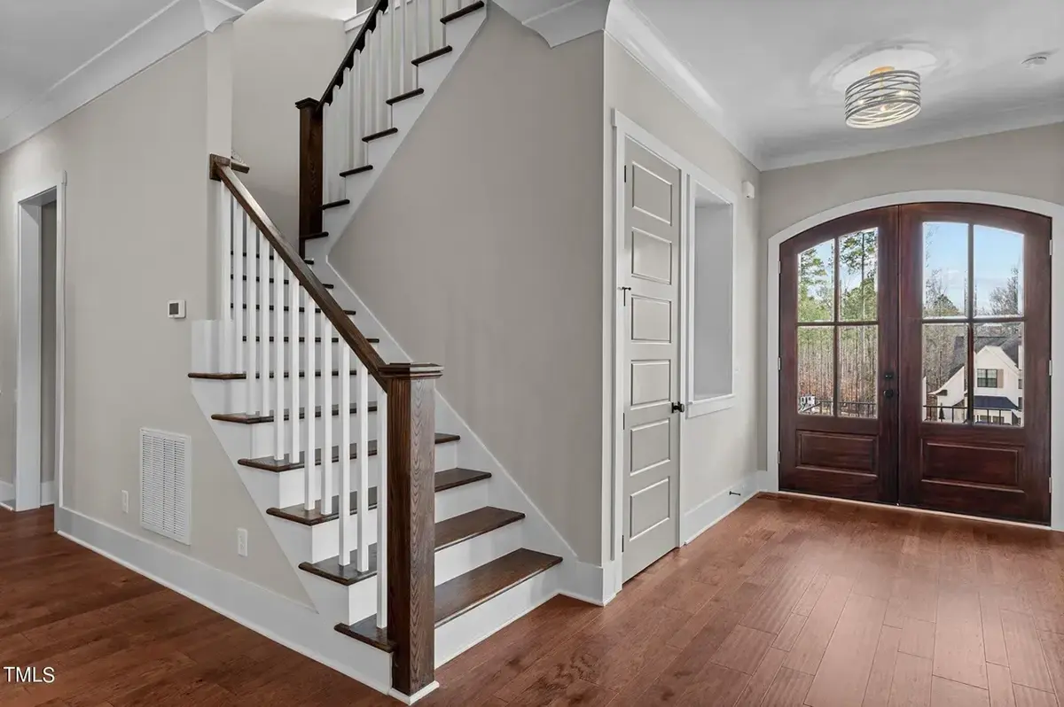 Interior 4 – Proiect de casa parter cu mansardă 425 m²: 4 Dormitoare, 4 Bai, Bucatarie deschisa, Garaj — 73643R