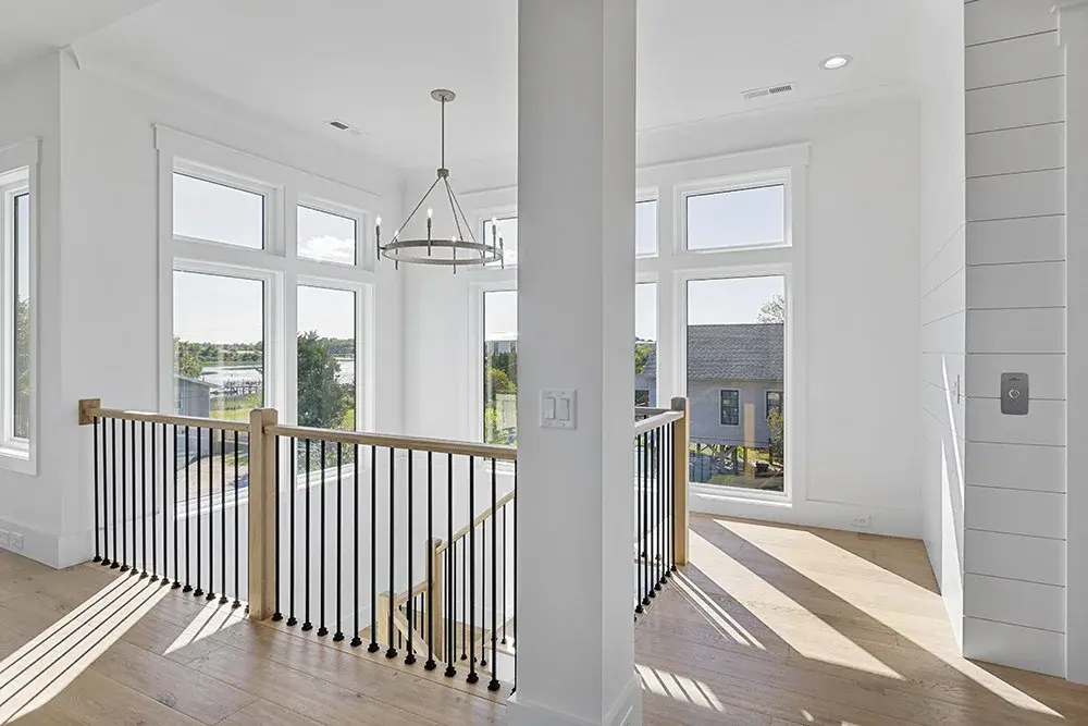 Interior 6 – Proiect de casa cu 2 etaje 300 m²: 5 Dormitoare, 5 Bai, Bucatarie deschisa, Garaj — 57154R