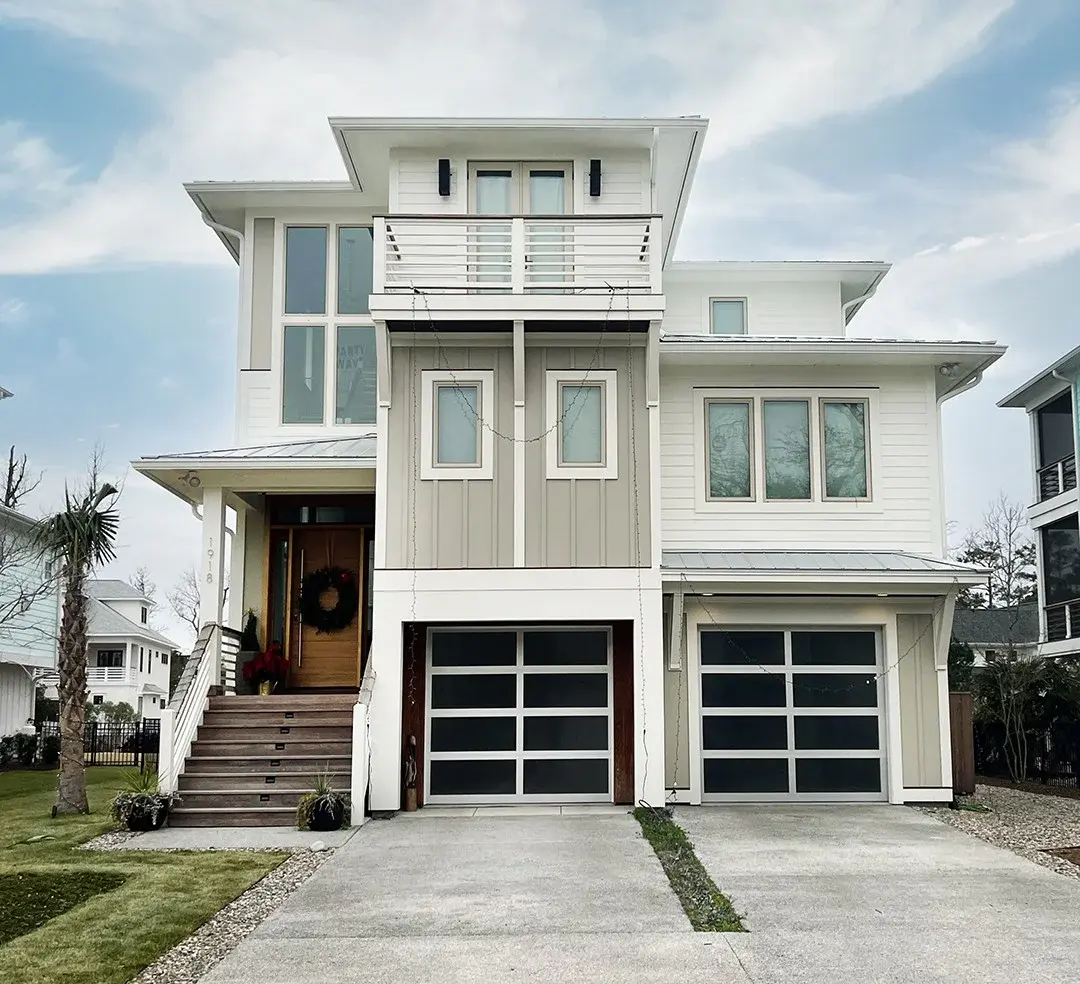Fotografii reale ale caselor construite 4 – Proiect de casa cu 2 etaje 340 m²: 4 Dormitoare, 5 Bai, Bucatarie deschisa, Garaj — 68354R