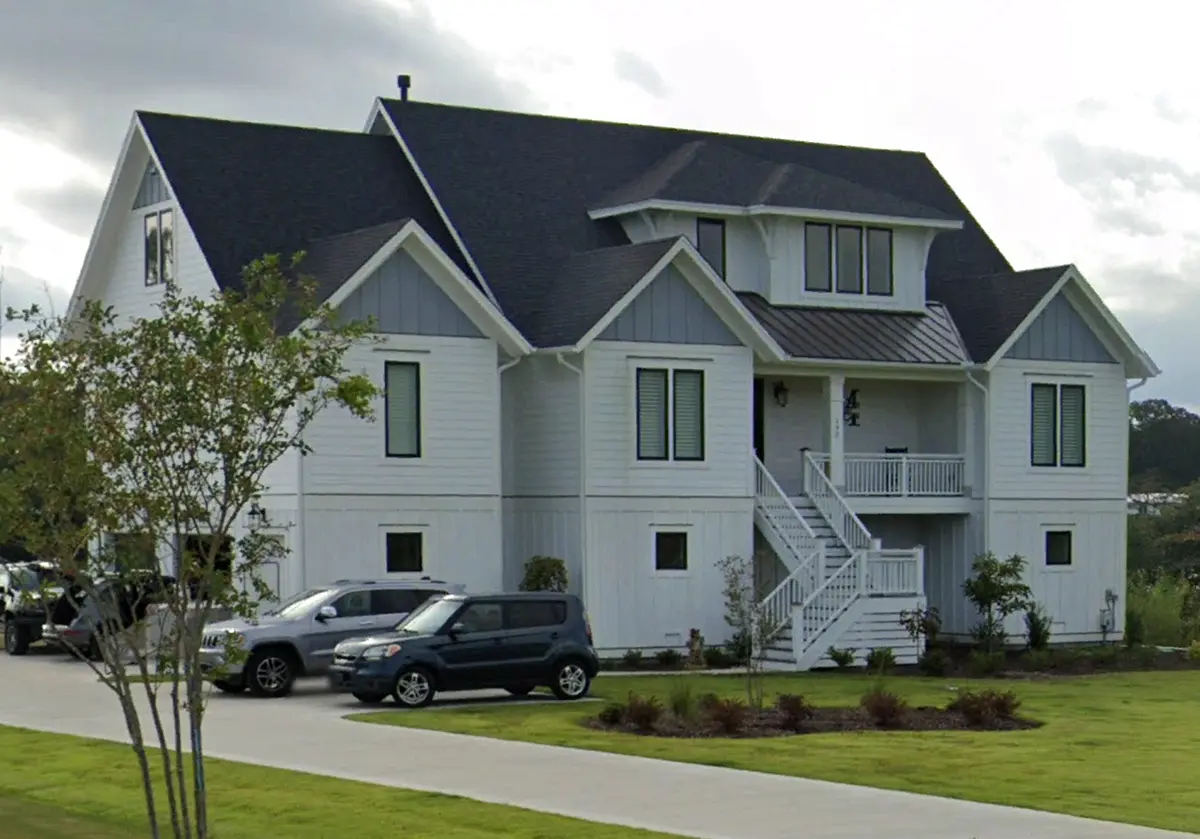 Fotografii reale ale caselor construite 4 – Proiect de casa cu 2 etaje 377 m²: 4 Dormitoare, Birou, 5 Bai, Garaj — 89611R