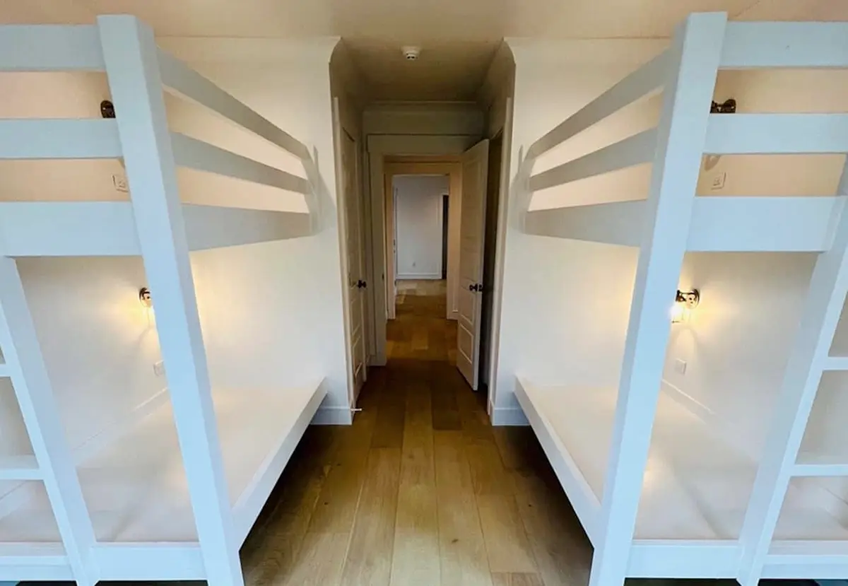 Interior 6 – Proiect de casa cu 2 etaje 301 m²: 4 Dormitoare, 4 Bai, Bucatarie deschisa, Garaj — 87724R