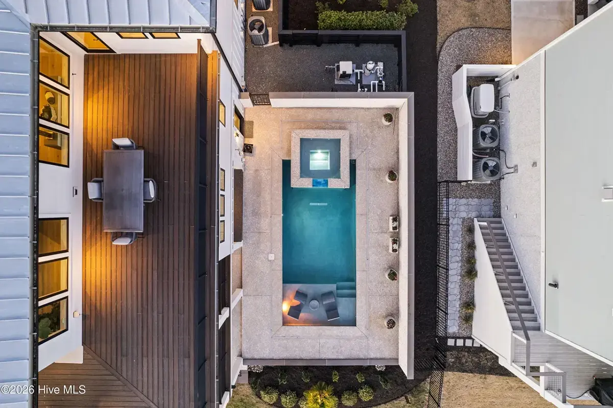 Imagini principale 5 – Proiect de casa cu 2 etaje 446 m²: 5 Dormitoare, Birou, 6 Bai, Bucatarie deschisa, Garaj — 96183R