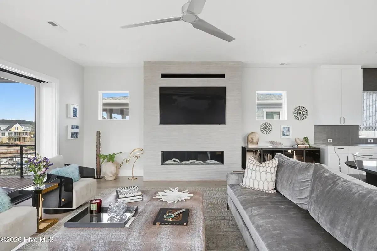 Interior 14 – Proiect de casa cu 2 etaje 446 m²: 5 Dormitoare, Birou, 6 Bai, Bucatarie deschisa, Garaj — 96183R