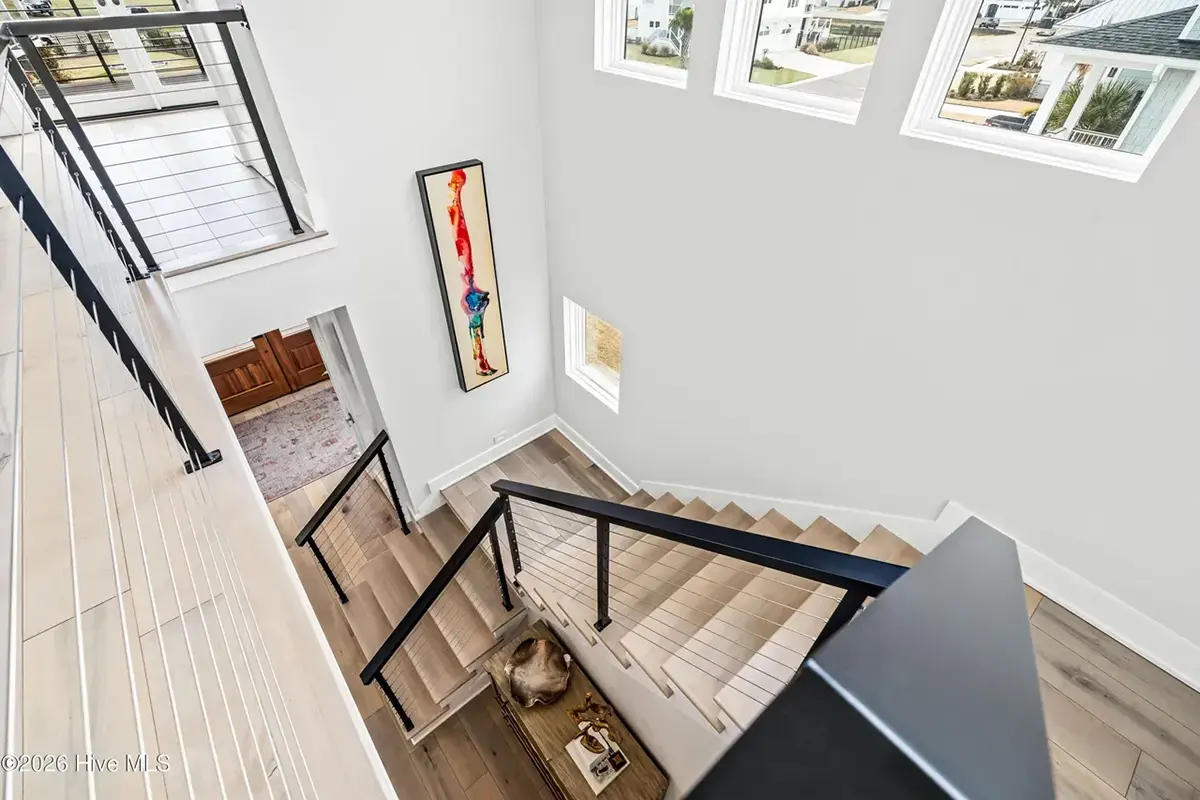 Interior 8 – Proiect de casa cu 2 etaje 446 m²: 5 Dormitoare, Birou, 6 Bai, Bucatarie deschisa, Garaj — 96183R