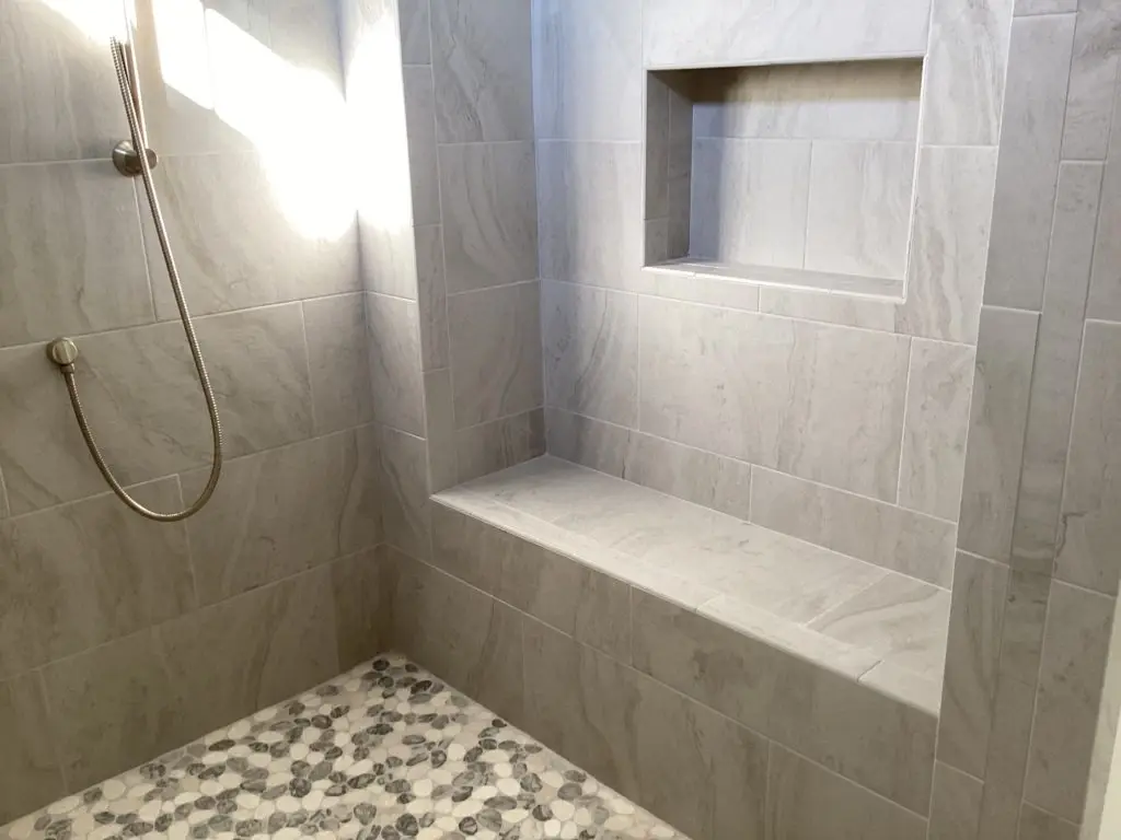 Interior 13 – Proiect de casa parter cu mansardă 302 m²: 4 Dormitoare, 4 Bai, Bucatarie deschisa, Garaj — 65567R