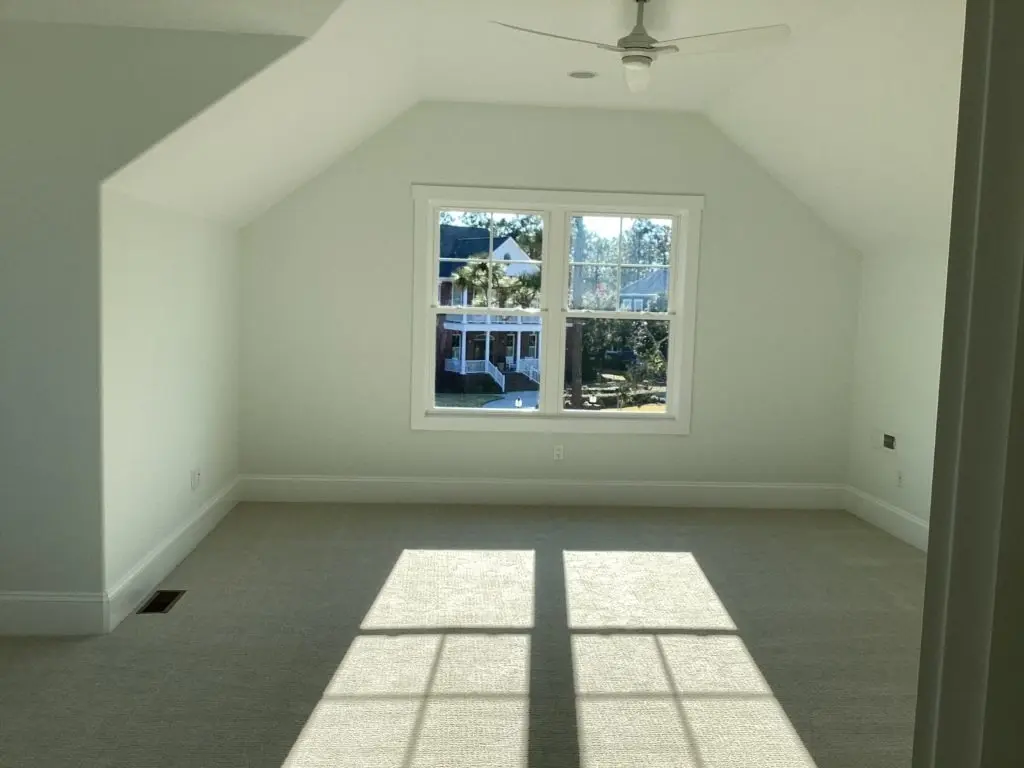 Interior 11 – Proiect de casa parter cu mansardă 302 m²: 4 Dormitoare, 4 Bai, Bucatarie deschisa, Garaj — 65567R