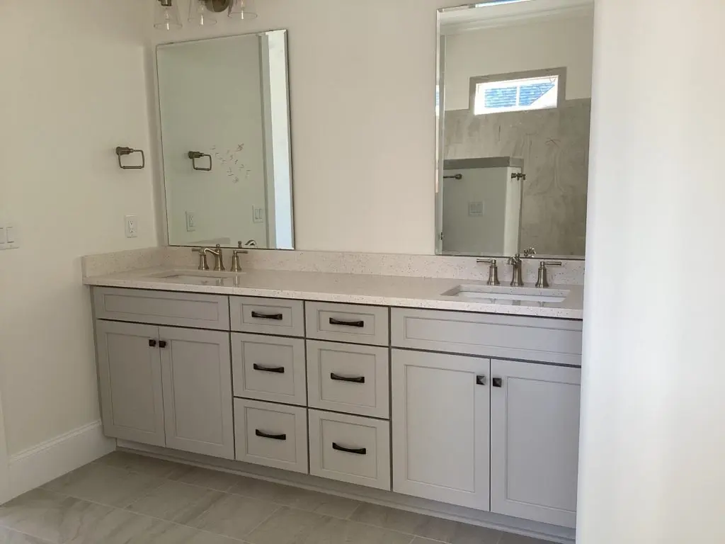 Interior 10 – Proiect de casa parter cu mansardă 302 m²: 4 Dormitoare, 4 Bai, Bucatarie deschisa, Garaj — 65567R