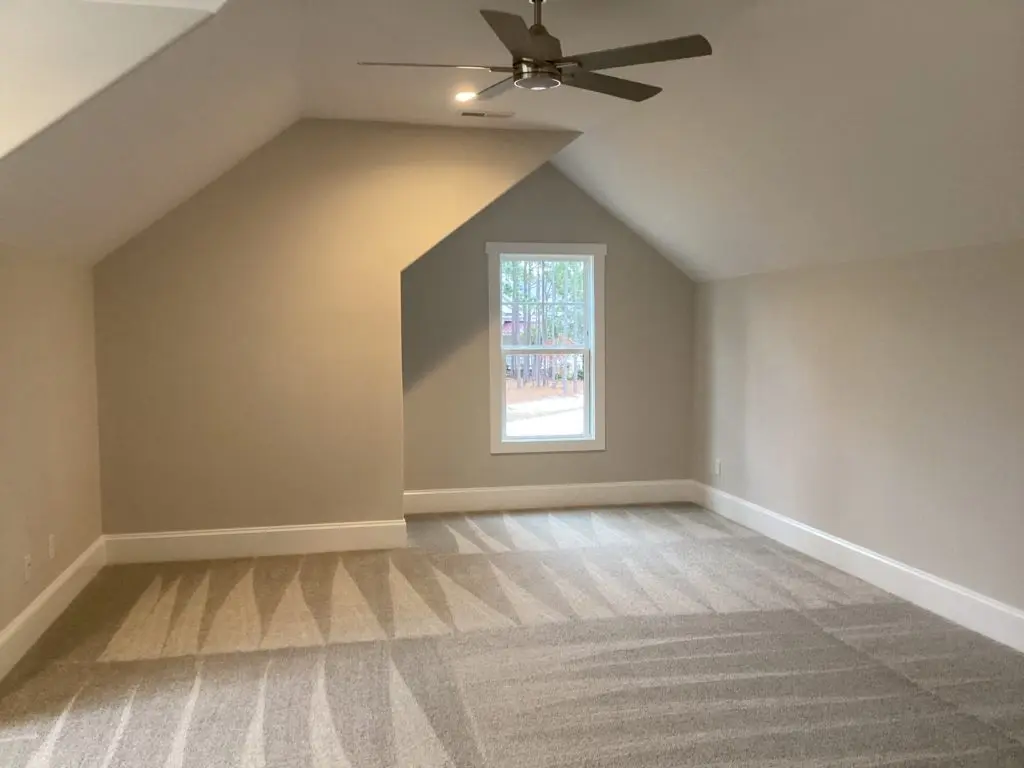Interior 8 – Proiect de casa parter cu mansardă 270 m²: 3 Dormitoare, Birou, 4 Bai, Bucatarie deschisa, Garaj — 39461R