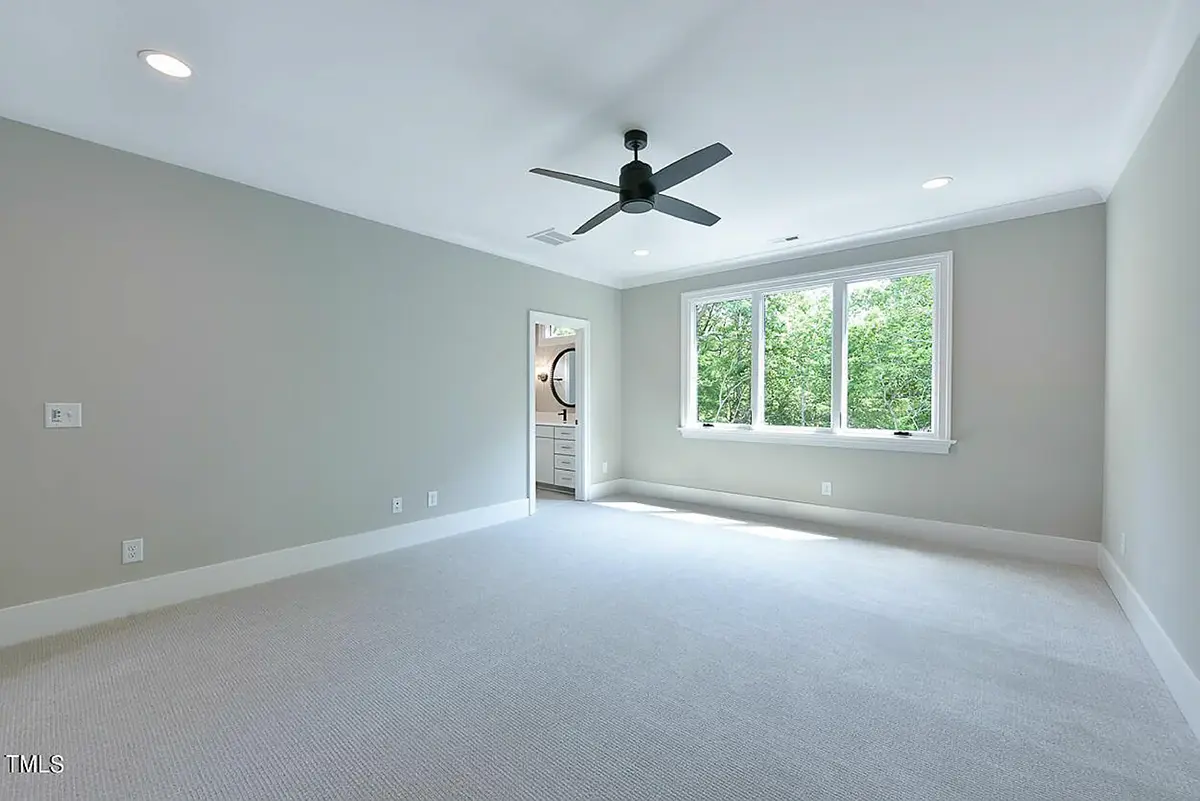 Interior 18 – Proiect de casa parter cu mansardă 399 m²: 5 Dormitoare, 7 Bai, Bucatarie deschisa, Garaj — 51547R