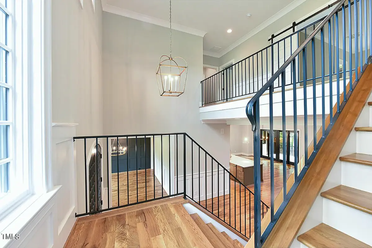 Interior 17 – Proiect de casa parter cu mansardă 399 m²: 5 Dormitoare, 7 Bai, Bucatarie deschisa, Garaj — 51547R
