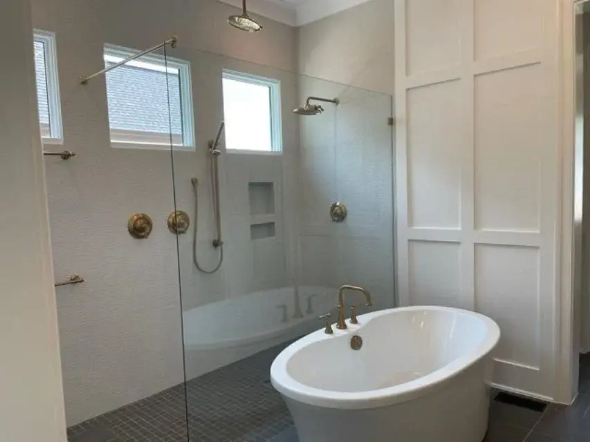 Interior 8 – Proiect de casa cu etaj 381 m²: 4 Dormitoare, 5 Bai, Bucatarie deschisa, Garaj — 84914R