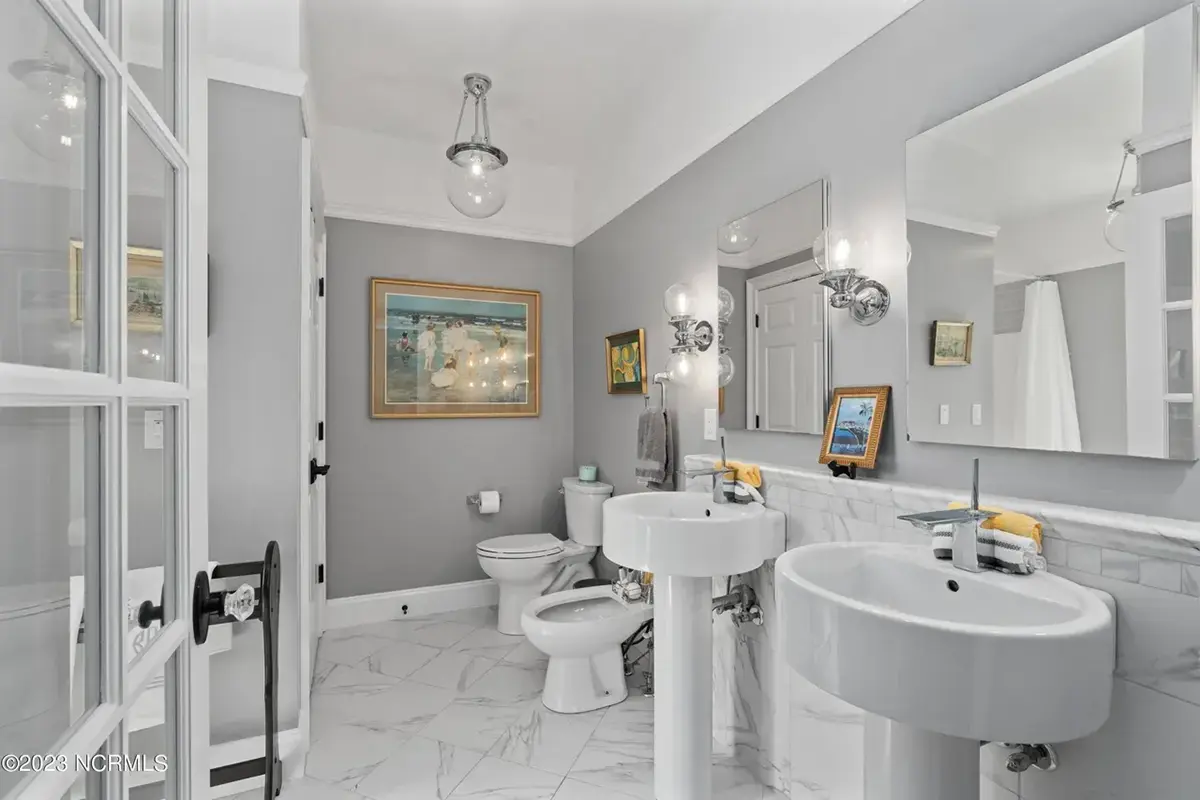 Interior 22 – Proiect de casa cu 2 etaje 204 m²: 3 Dormitoare, 4 Bai, fara Garaj — 44908R