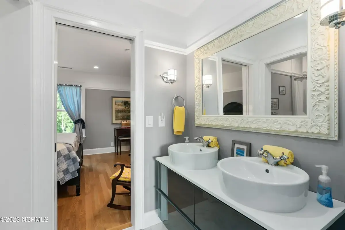 Interior 18 – Proiect de casa cu 2 etaje 204 m²: 3 Dormitoare, 4 Bai, fara Garaj — 44908R