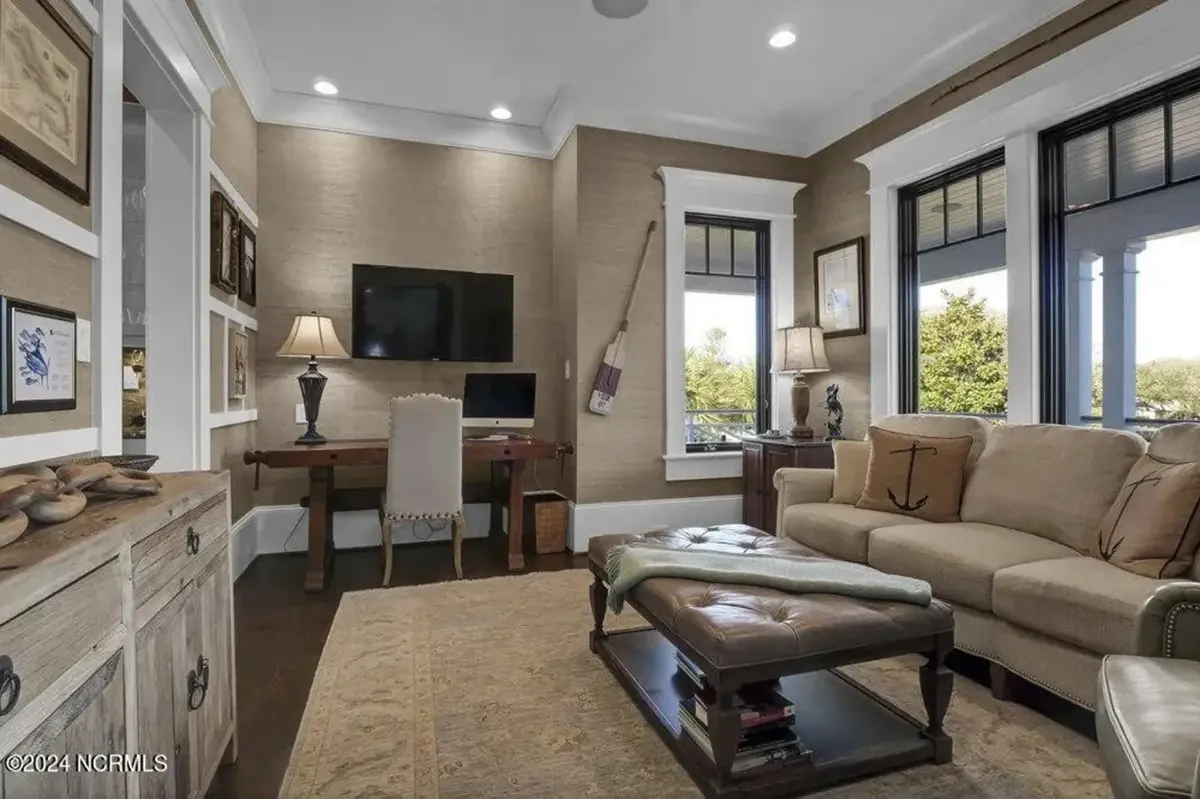 Interior 20 – Proiect de casa cu 2 etaje 585 m²: 5 Dormitoare, Birou, 7 Bai, Bucatarie deschisa, Garaj — 10297R