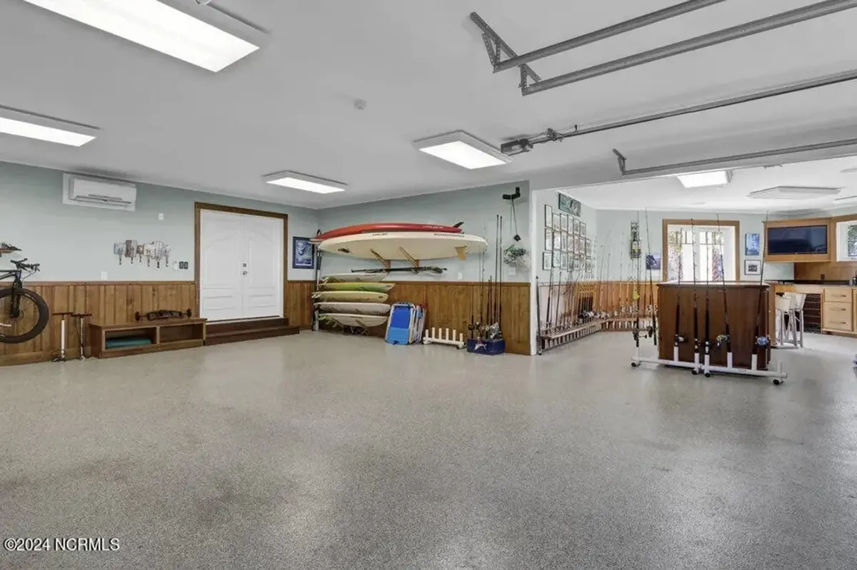 Interior 17 – Proiect de casa cu 2 etaje 585 m²: 5 Dormitoare, Birou, 7 Bai, Bucatarie deschisa, Garaj — 10297R