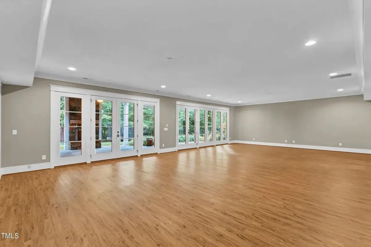 Interior 12 – Proiect de casa cu etaj + demisol 630 m²: 6 Dormitoare, 6 Bai, Bucatarie deschisa, Garaj — 59624R