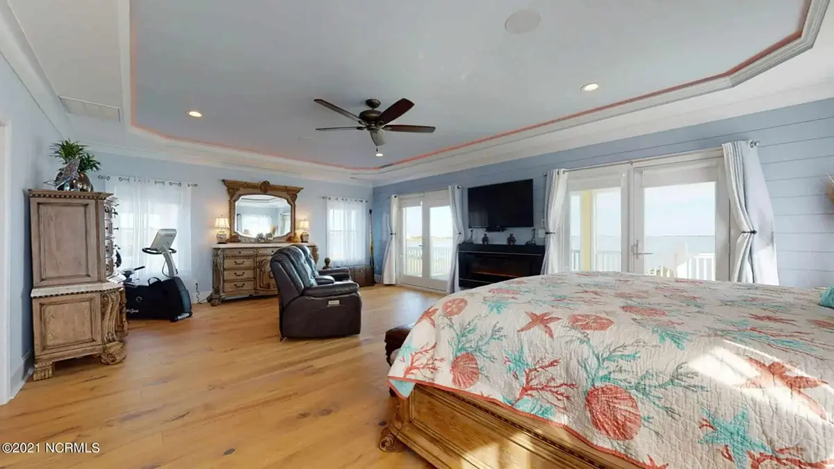Interior 16 – Proiect de casa cu 2 etaje 372 m²: 3 Dormitoare, 5 Bai, Bucatarie deschisa, Garaj — 58990R