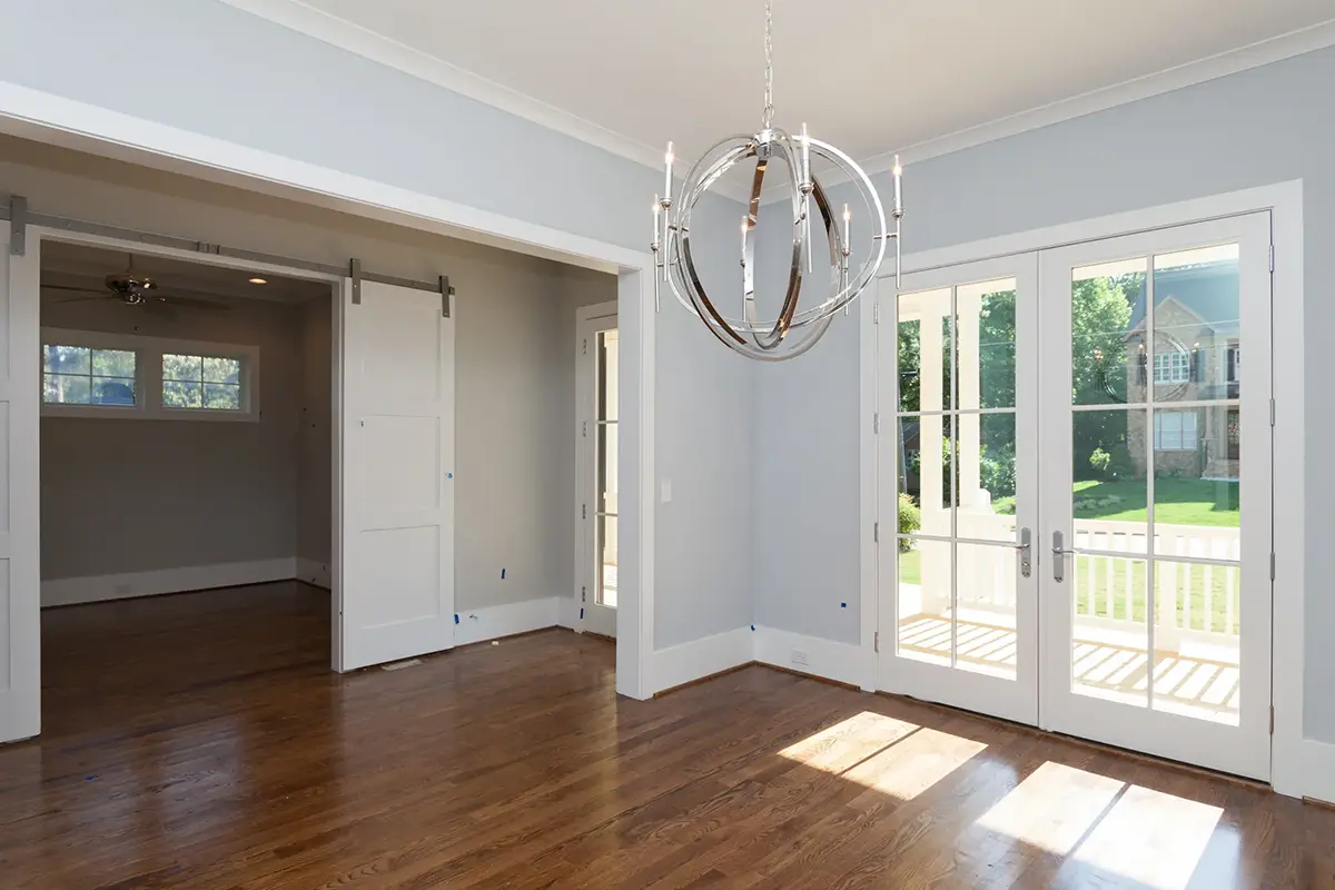 Interior 5 – Proiect de casa cu etaj 293 m²: 3 Dormitoare, Birou, 4 Bai, Bucatarie deschisa, Garaj — 21252R
