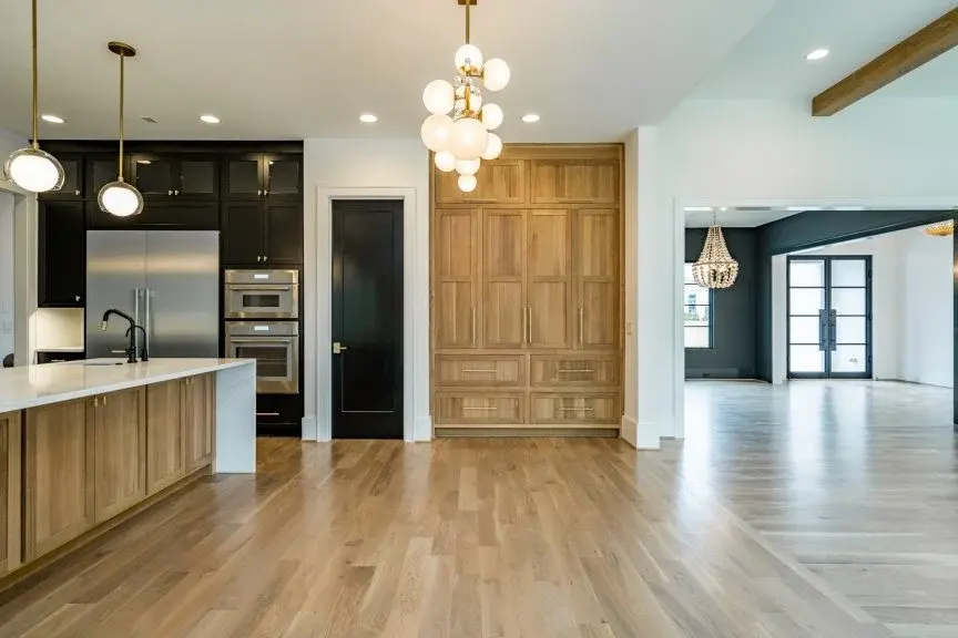 Interior 7 – Proiect de casa cu etaj + demisol 599 m²: 6 Dormitoare, Birou, 8 Bai, Bucatarie deschisa, Garaj — 36963R