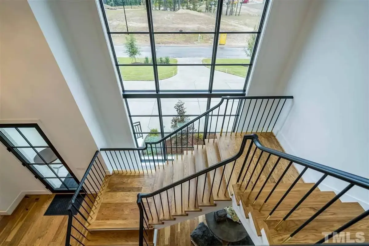 Interior 11 – Proiect de casa cu 2 etaje 483 m²: 5 Dormitoare, Birou, 6 Bai, Bucatarie deschisa, Garaj — 82660R