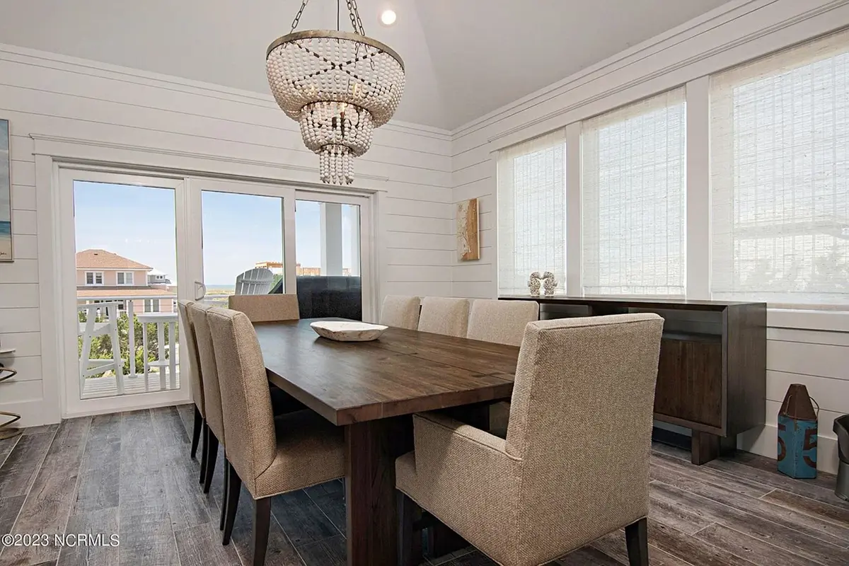 Interior 18 – Proiect de casa cu etaj 276 m²: 4 Dormitoare, 5 Bai, Garaj — 10386R