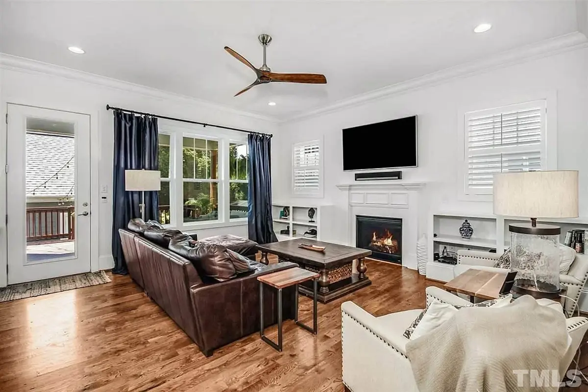 Interior 8 – Proiect de casa cu etaj 246 m²: 3 Dormitoare, Birou, 4 Bai, Bucatarie deschisa, fara Garaj — 39006R