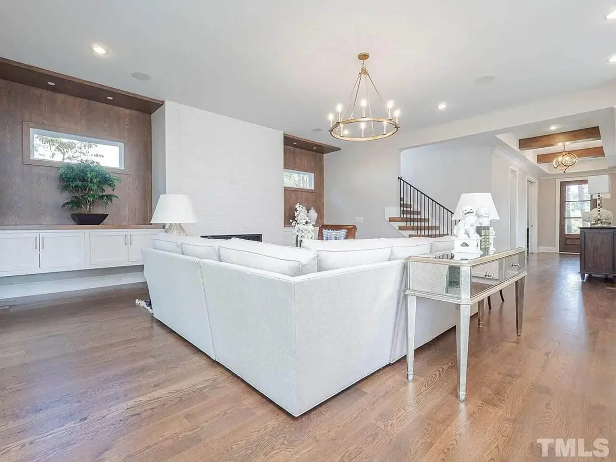 Interior 4 – Proiect de casa cu etaj 413 m²: 5 Dormitoare, 5 Bai, Bucatarie deschisa, Garaj — 95263R