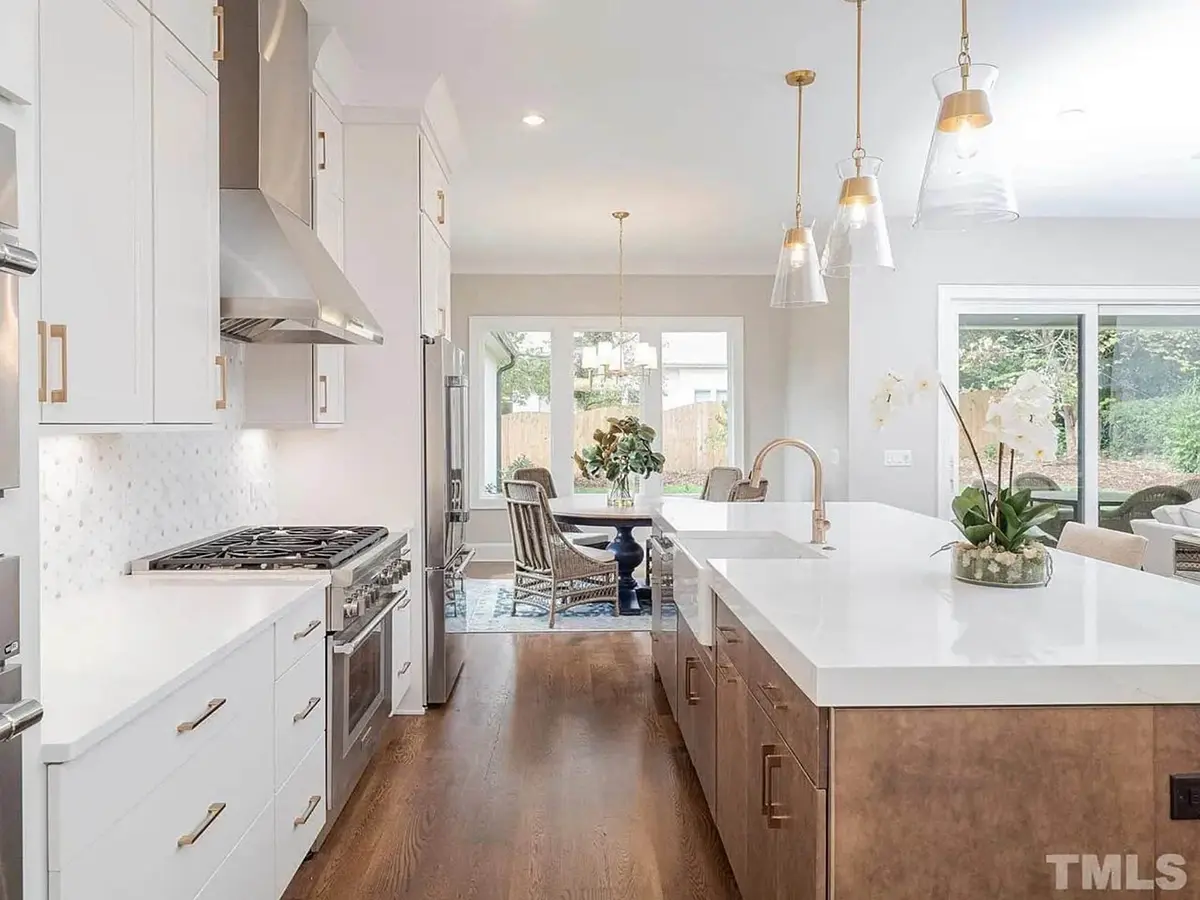 Interior 5 – Proiect de casa cu etaj 413 m²: 5 Dormitoare, 5 Bai, Bucatarie deschisa, Garaj — 95263R