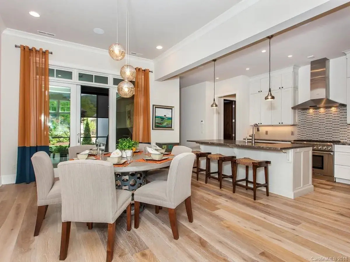 Interior 13 – Proiect de casa parter cu mansardă 176 m²: 3 Dormitoare, Birou, 4 Bai, Bucatarie deschisa, Garaj — 91640R