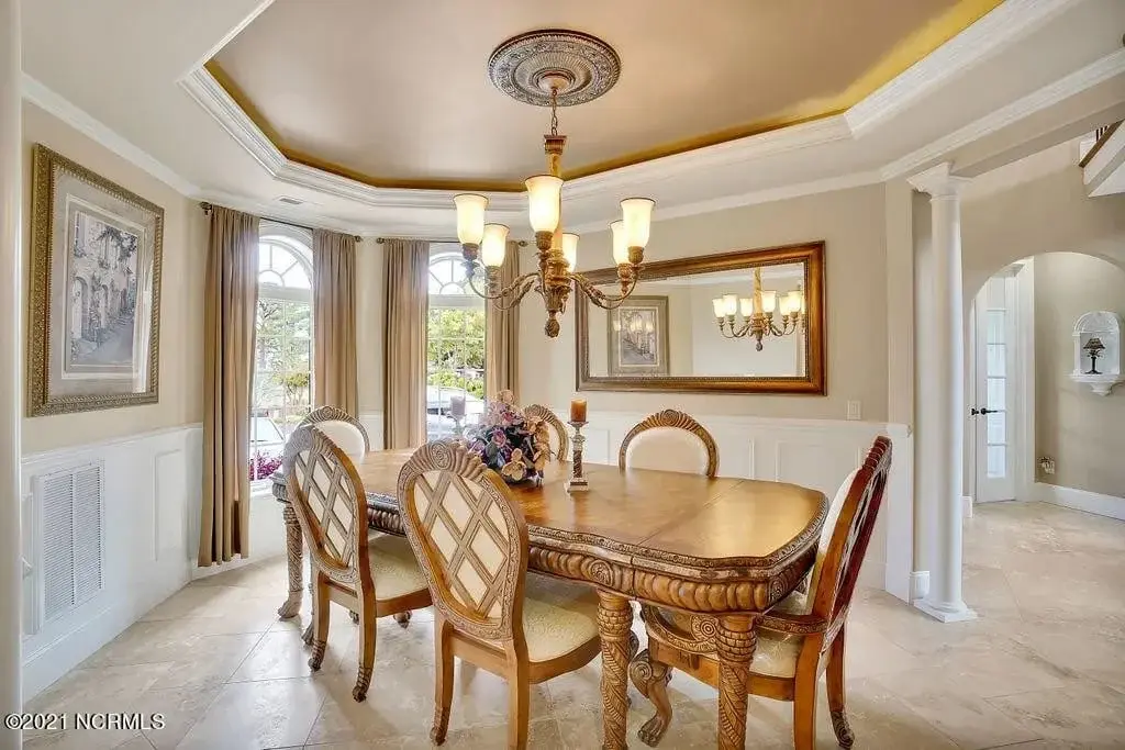 Interior 5 – Proiect de casa cu etaj 390 m²: 4 Dormitoare, Birou, 5 Bai, Bucatarie deschisa, Garaj — 20933R