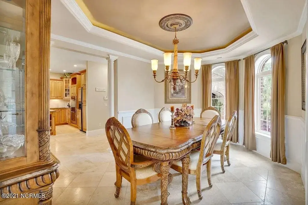Interior 12 – Proiect de casa cu etaj 390 m²: 4 Dormitoare, Birou, 5 Bai, Bucatarie deschisa, Garaj — 20933R