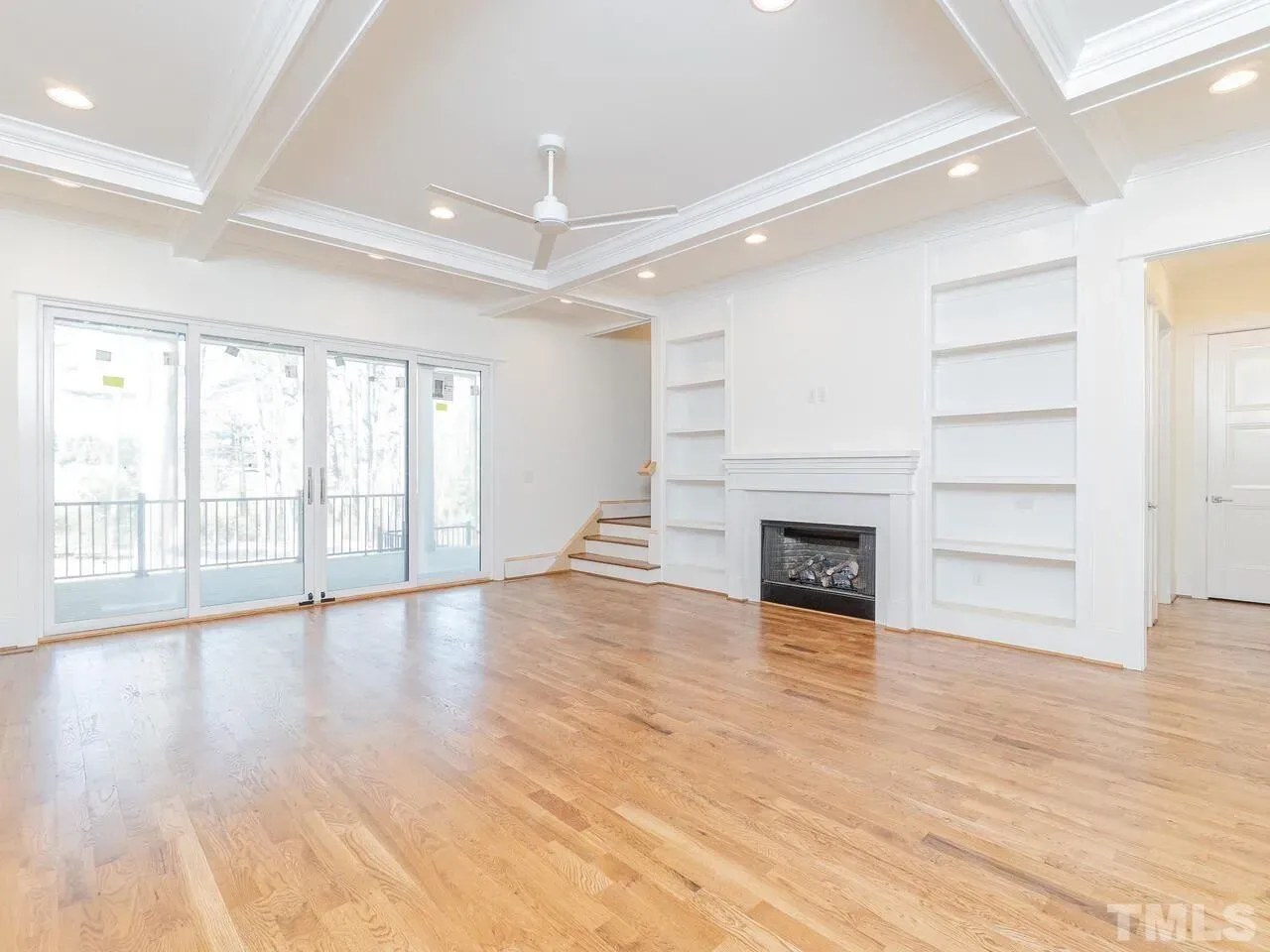 Interior 10 – Proiect de casa parter cu mansardă 341 m²: 4 Dormitoare, Birou, 5 Bai, Bucatarie deschisa, Garaj — 11321R