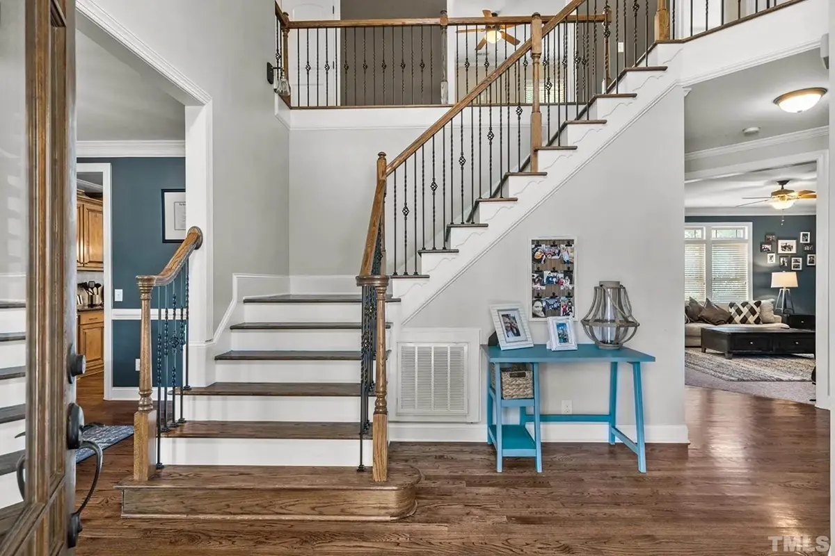 Interior 6 – Proiect de casa cu etaj 247 m²: 3 Dormitoare, 3 Bai, Bucatarie deschisa, Garaj — 83552R