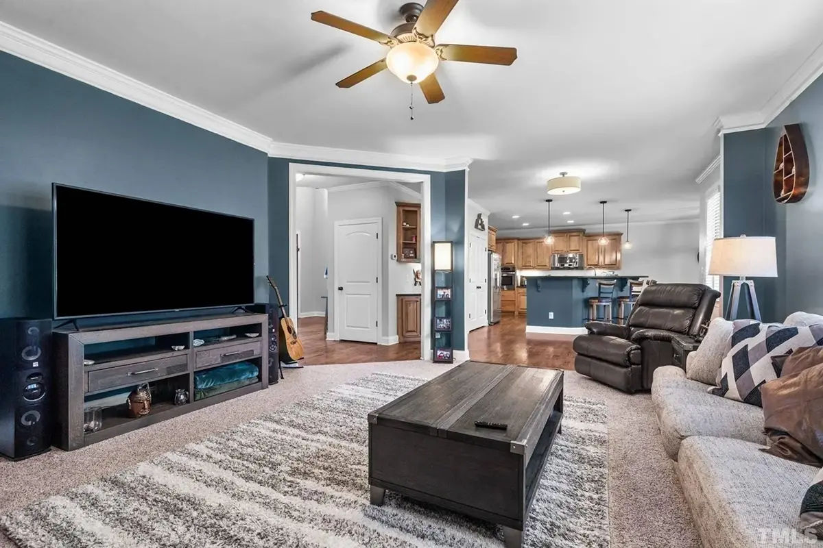 Interior 11 – Proiect de casa cu etaj 247 m²: 3 Dormitoare, 3 Bai, Bucatarie deschisa, Garaj — 83552R