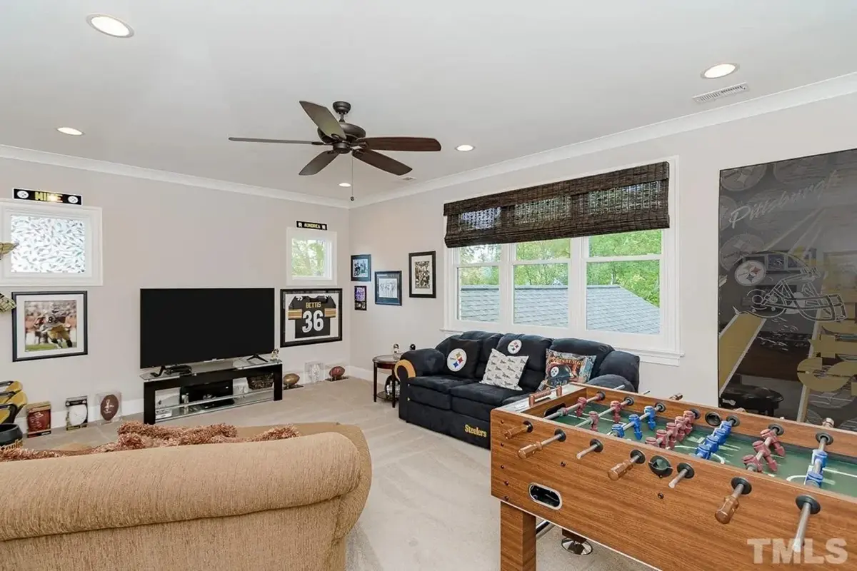 Interior 6 – Proiect de casa cu etaj 391 m²: 5 Dormitoare, 6 Bai, Bucatarie deschisa, Garaj — 11740R