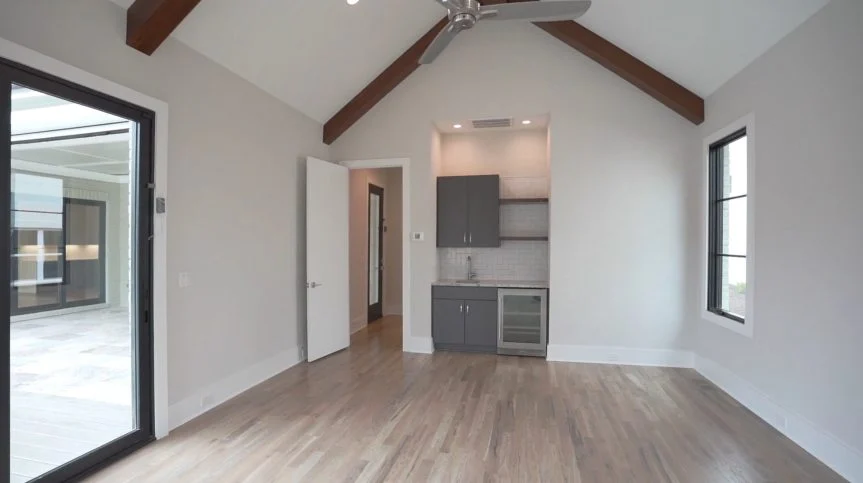 Interior 7 – Proiect de casa parter cu mansardă 399 m²: 5 Dormitoare, Birou, 7 Bai, Bucatarie deschisa, Garaj — 33241R