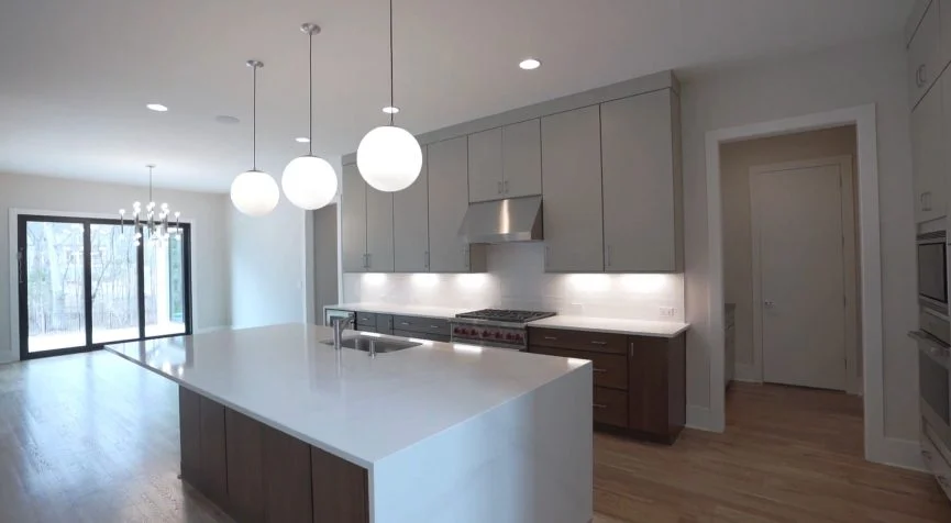 Interior 13 – Proiect de casa parter cu mansardă 399 m²: 5 Dormitoare, Birou, 7 Bai, Bucatarie deschisa, Garaj — 33241R