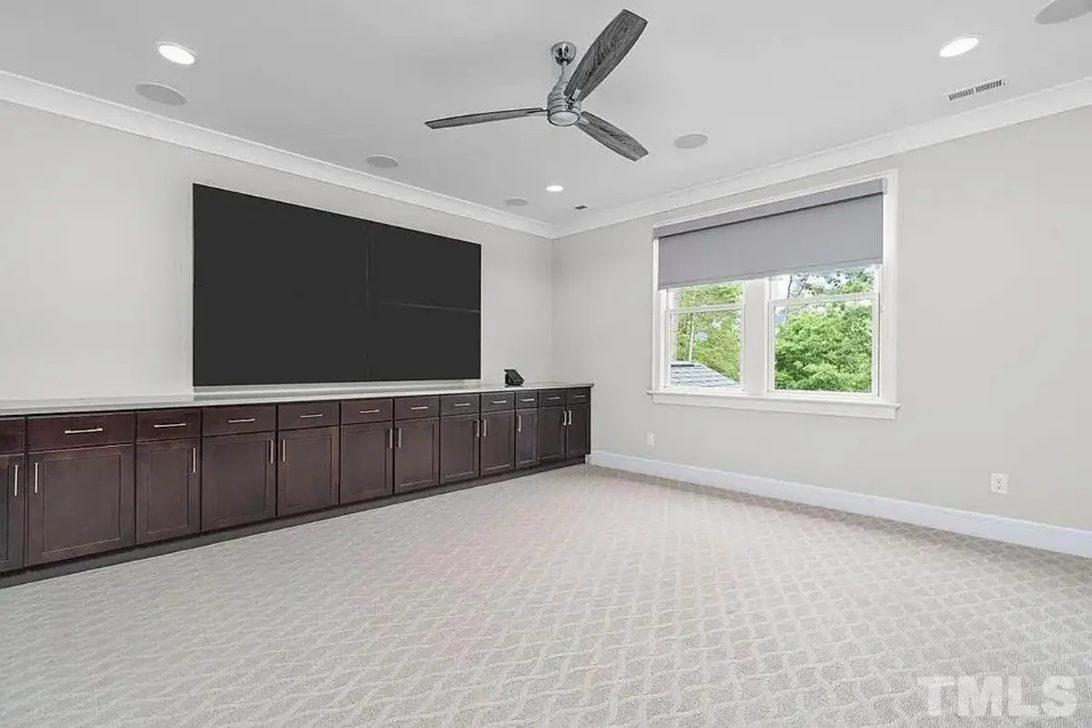 Interior 13 – Proiect de casa parter cu mansardă 398 m², 4 Dormitoare — 43606R