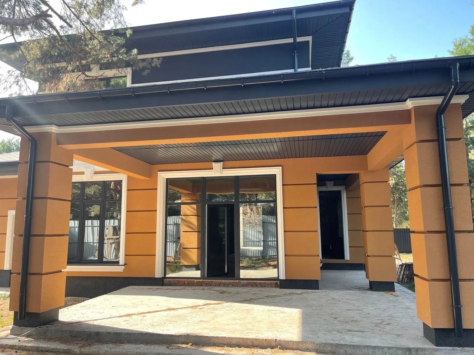 Proiect de casa cu etaj 332 m²: 3 Dormitoare, 3 Bai, Bucatarie deschisa, Garaj