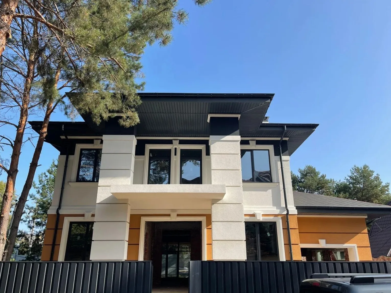 Proiect de casa cu etaj 332 m²: 3 Dormitoare, 3 Bai, Bucatarie deschisa, Garaj