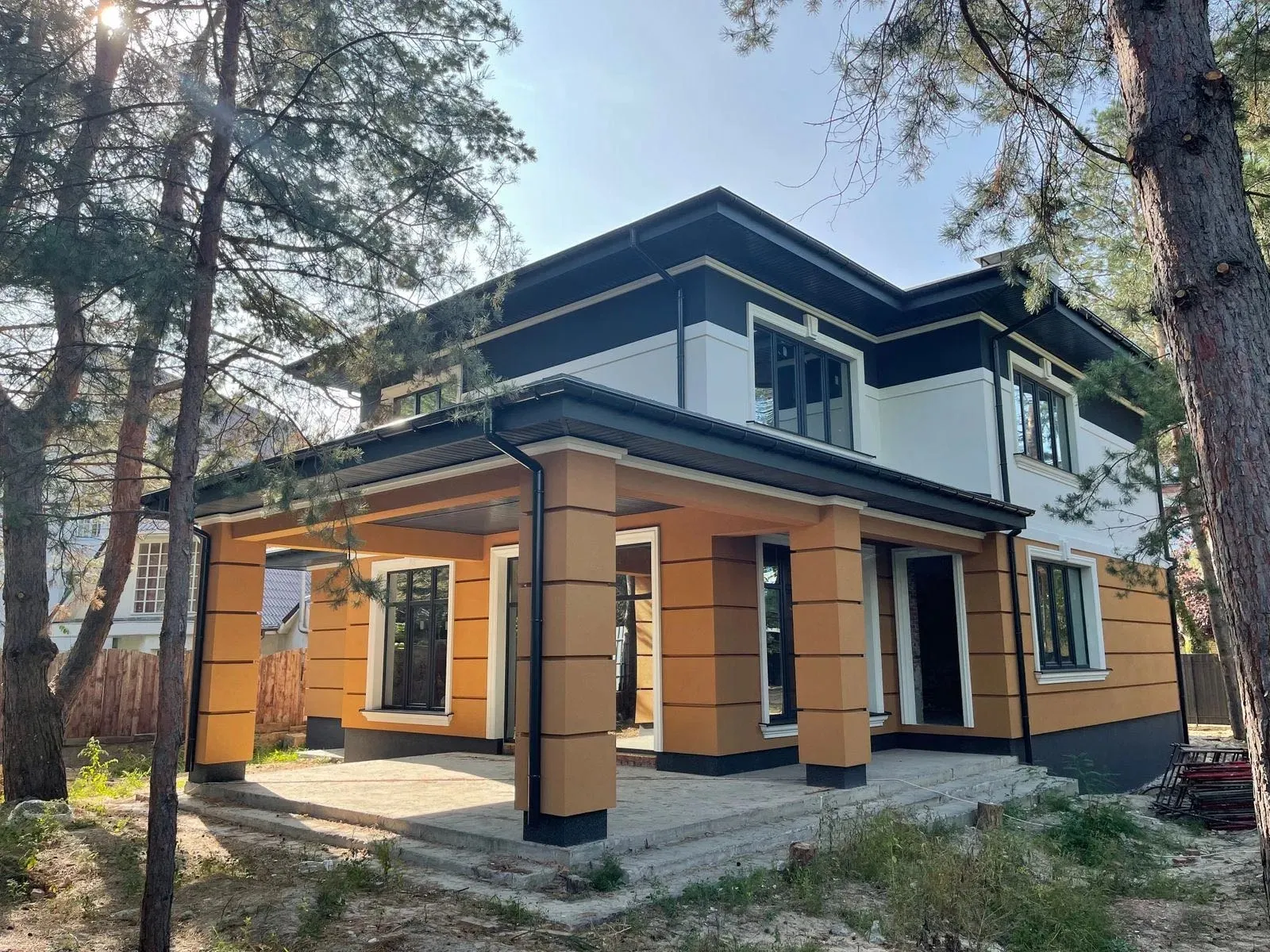 Proiect de casa cu etaj 332 m²: 3 Dormitoare, 3 Bai, Bucatarie deschisa, Garaj