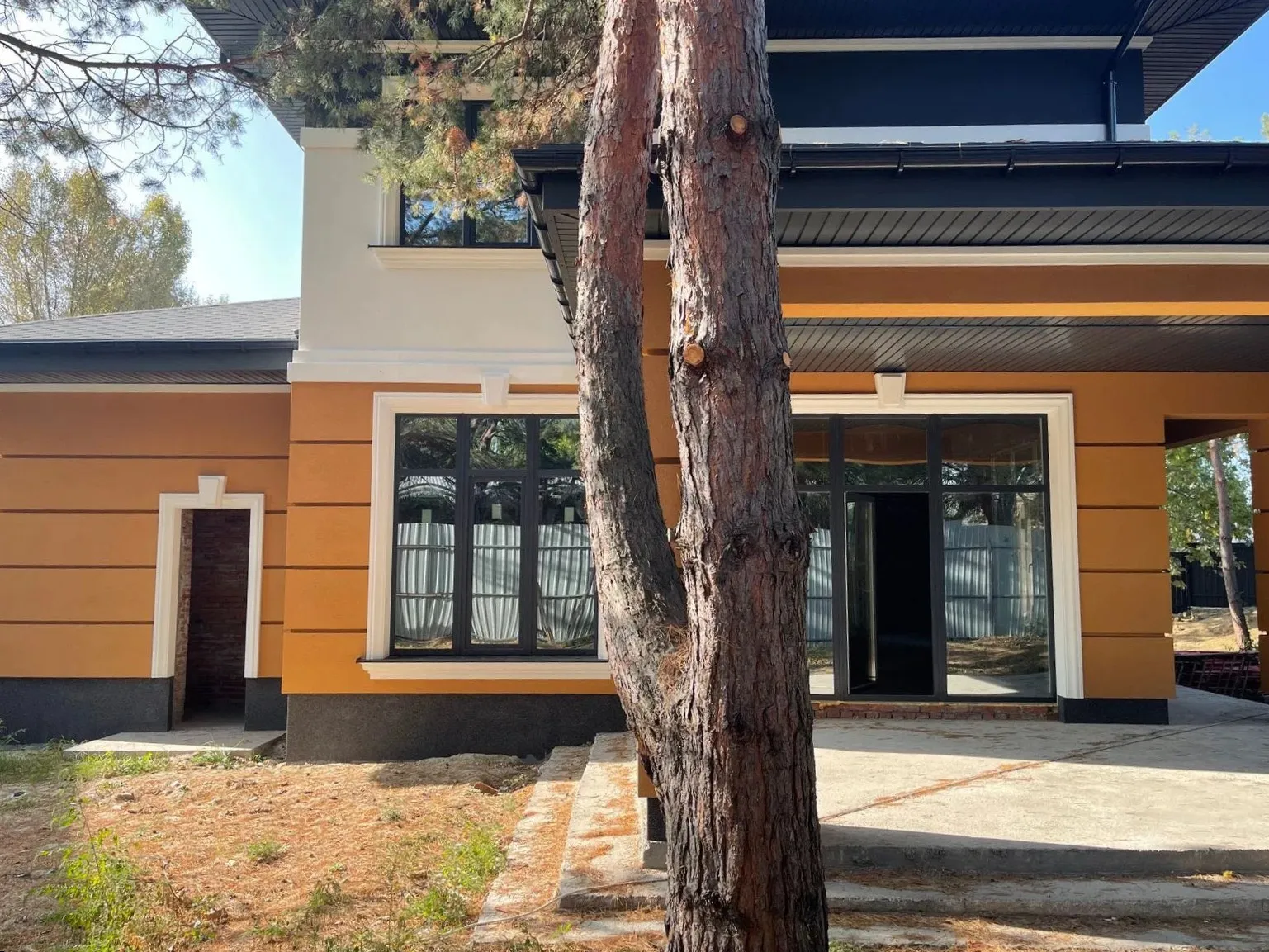 Proiect de casa cu etaj 332 m²: 3 Dormitoare, 3 Bai, Bucatarie deschisa, Garaj