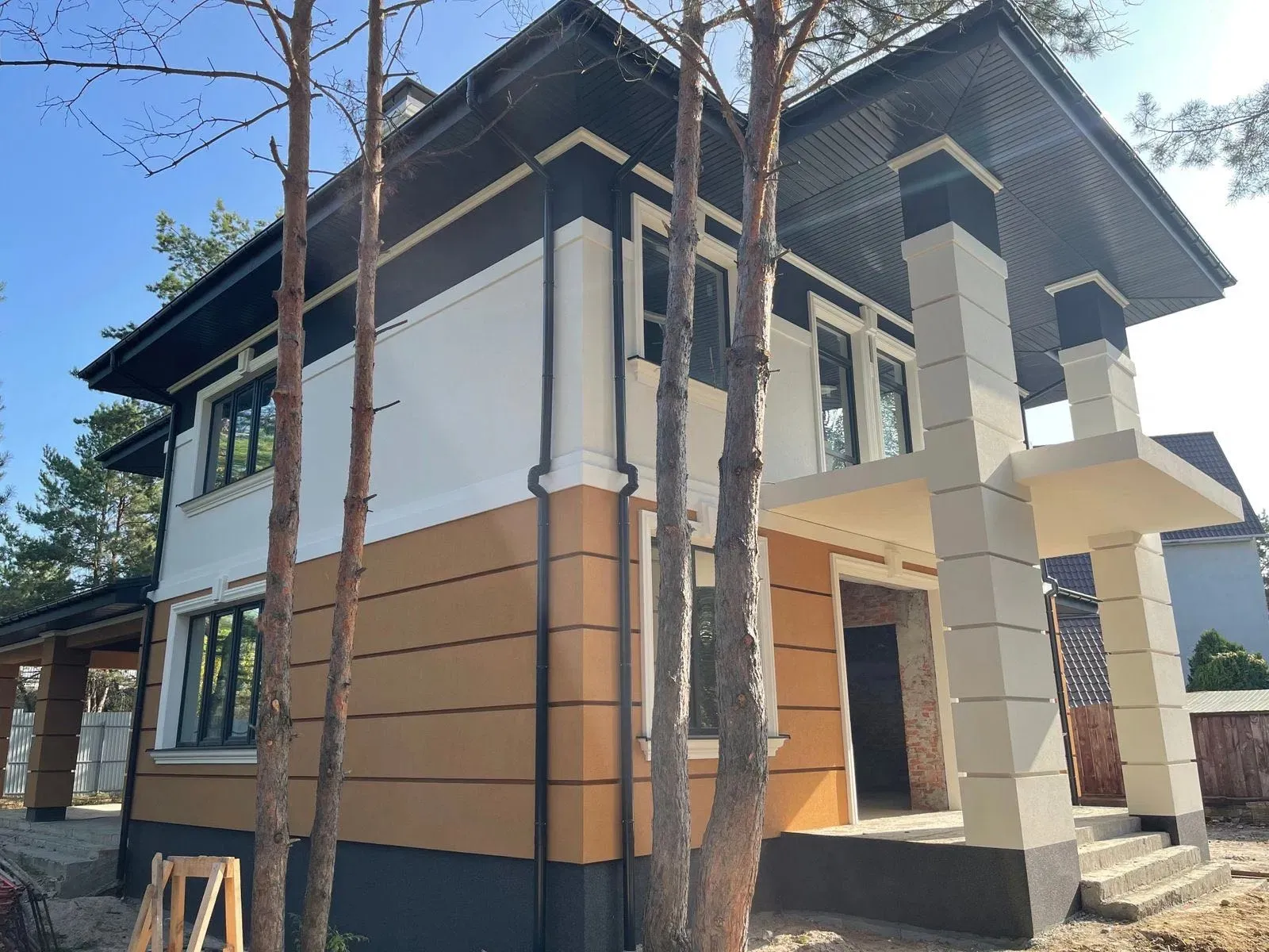 Proiect de casa cu etaj 332 m²: 3 Dormitoare, 3 Bai, Bucatarie deschisa, Garaj