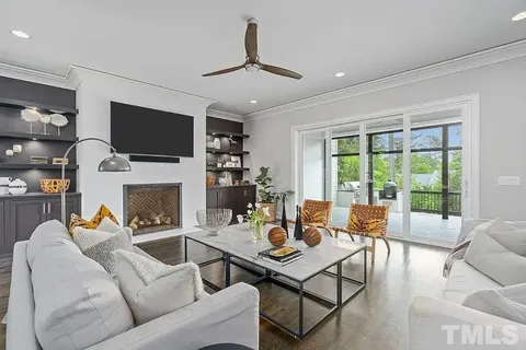 Interior 4 – Proiect de casa parter cu mansardă 398 m², 4 Dormitoare — 43606R